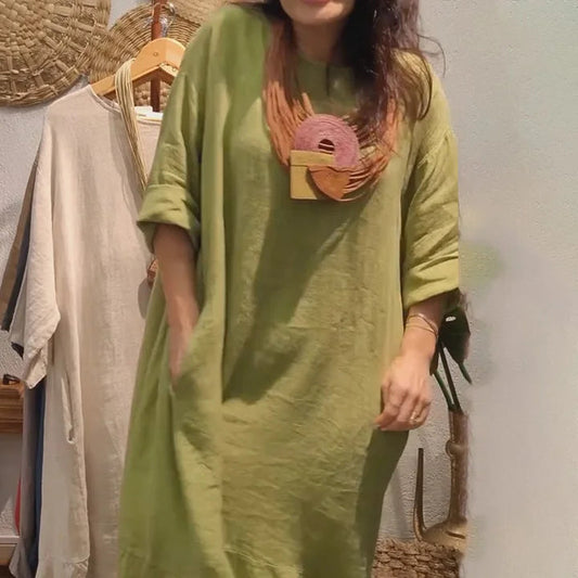 Brīvā laika vienskrāsu kleita