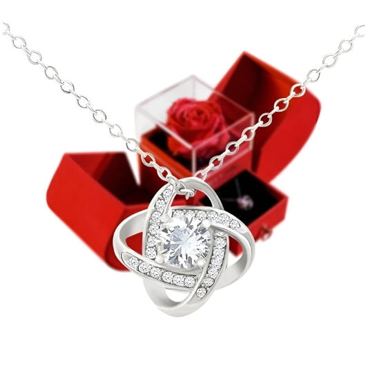 Kaklarota dāvanu kastītē