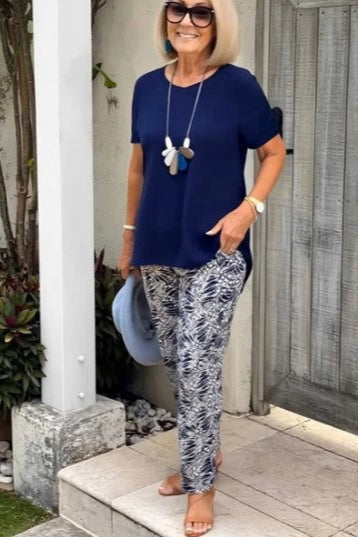 Divu daļu uzvalks ar greznām biksēm