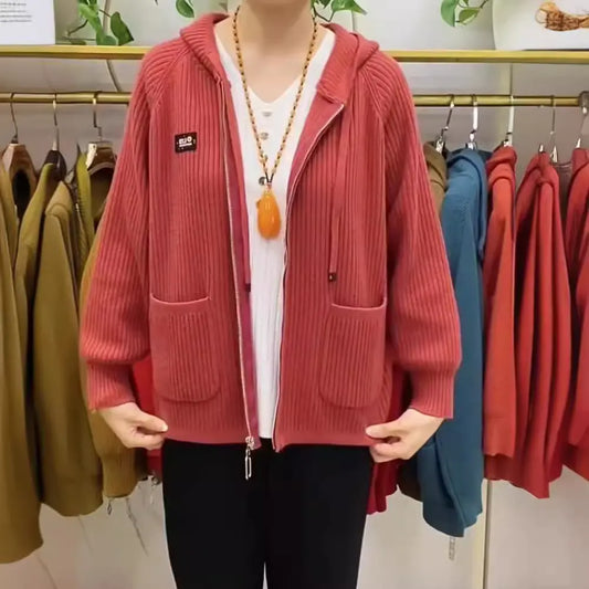 Sieviešu džemperis ar kapuci