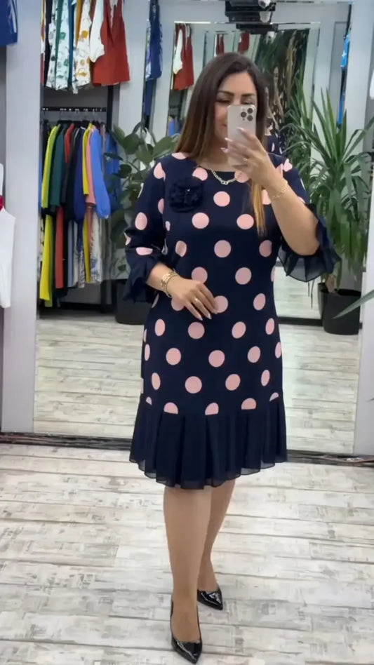 Jauna modes kleita, klasiska dizaina, eleganta un vienkārša.