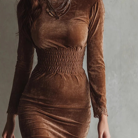 Pieguļoša brūna samta kleita