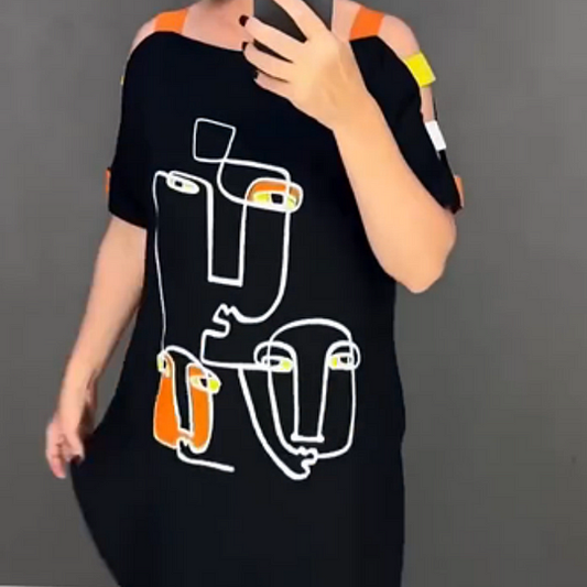 Melna kleita ar īsām piedurknēm ar zīmējumu