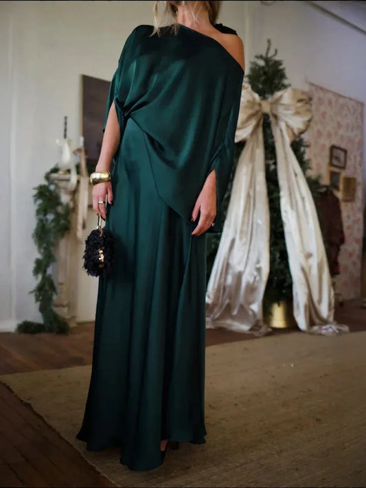 Skaista, brīvi krītoša kleita sievietēm