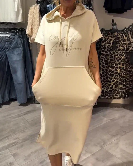 Brīvā laika kleita ar kapuci