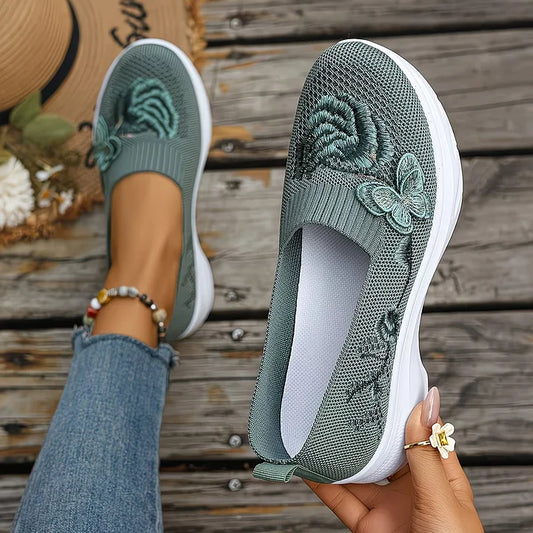 Sieviešu izšūtie mokasīni