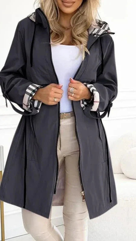 Moderns rudens mētelis pret lietu un vēju