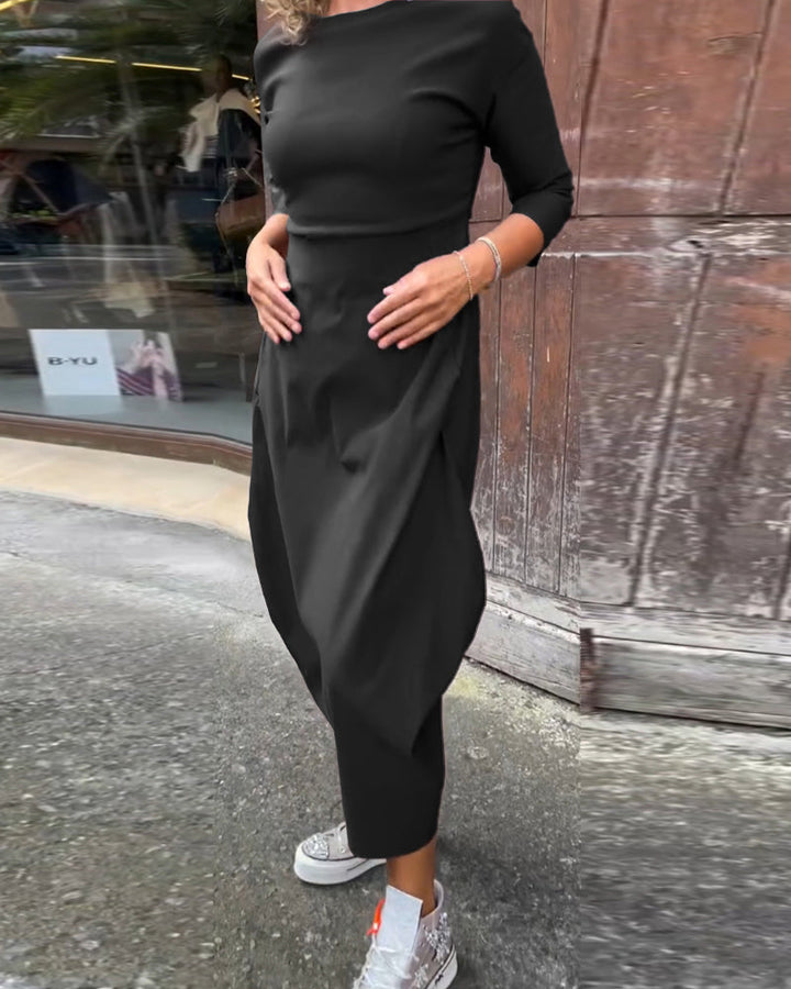 Vienkrāsaina kleita ar garām piedurknēm