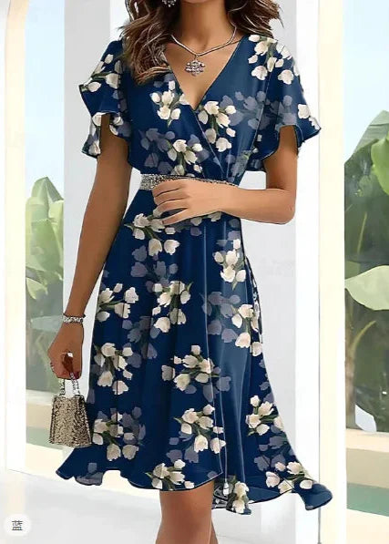 Kleita ar volāniem un V-veida izgriezumu