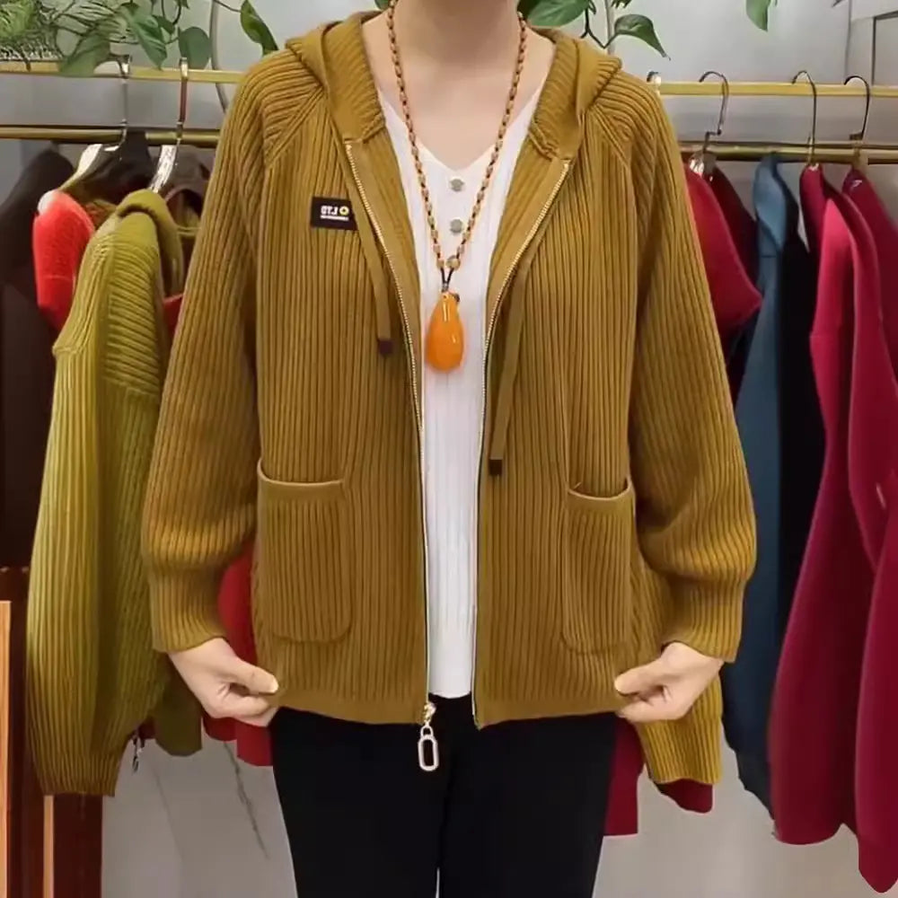 Sieviešu džemperis ar kapuci