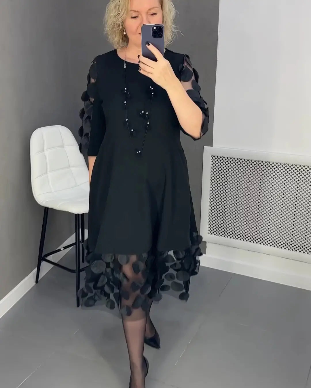 Skaista melna kleita