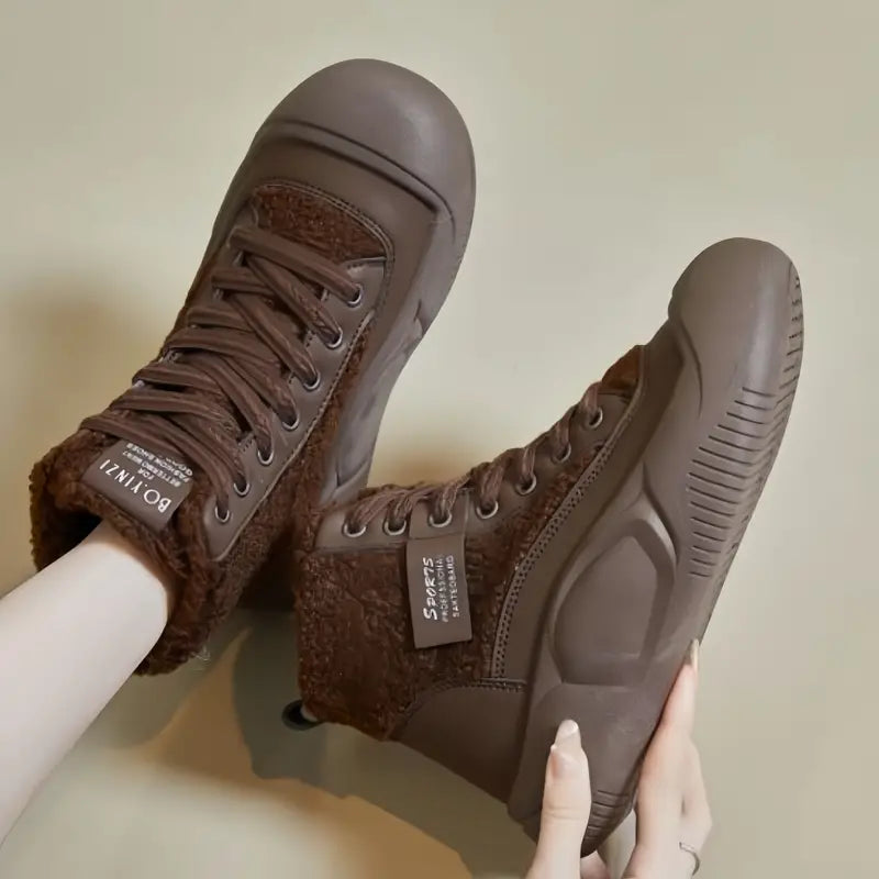 2024. gada modernākie sieviešu siltie zābaki