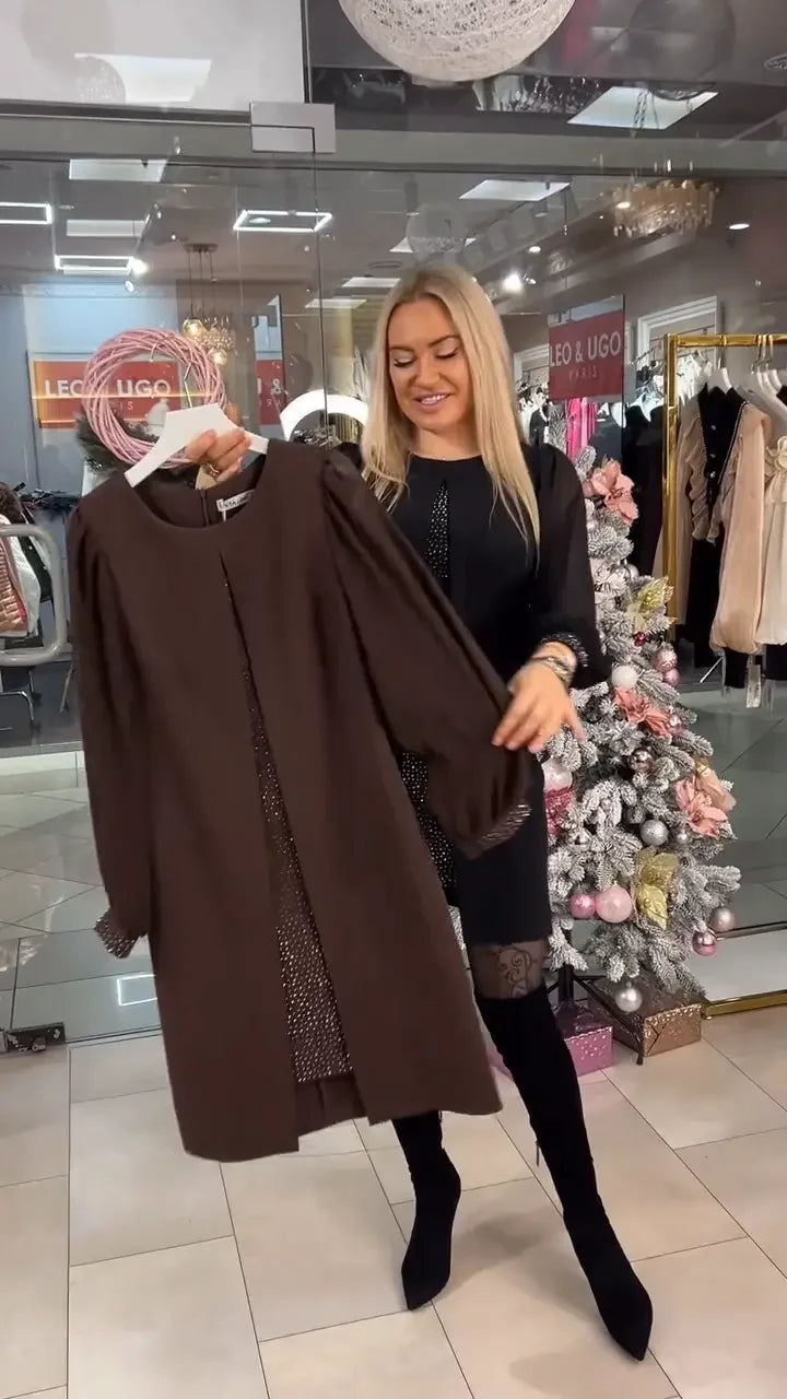 Svētku kleita ar dekoltē un blizgakmeņiem