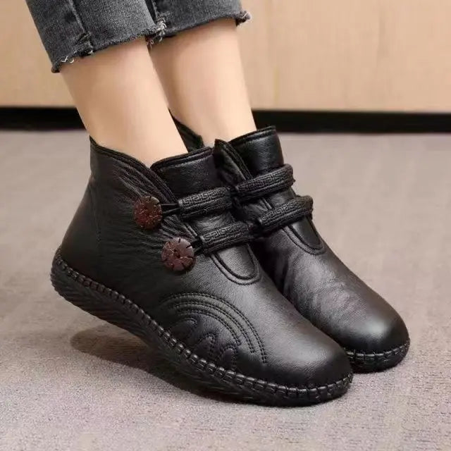 Ādas apavi sievietēm ar kažokādu