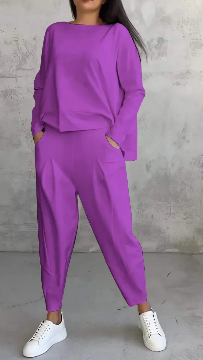 Divdaļīgs atpūtas kostīms ar garām piedurknēm