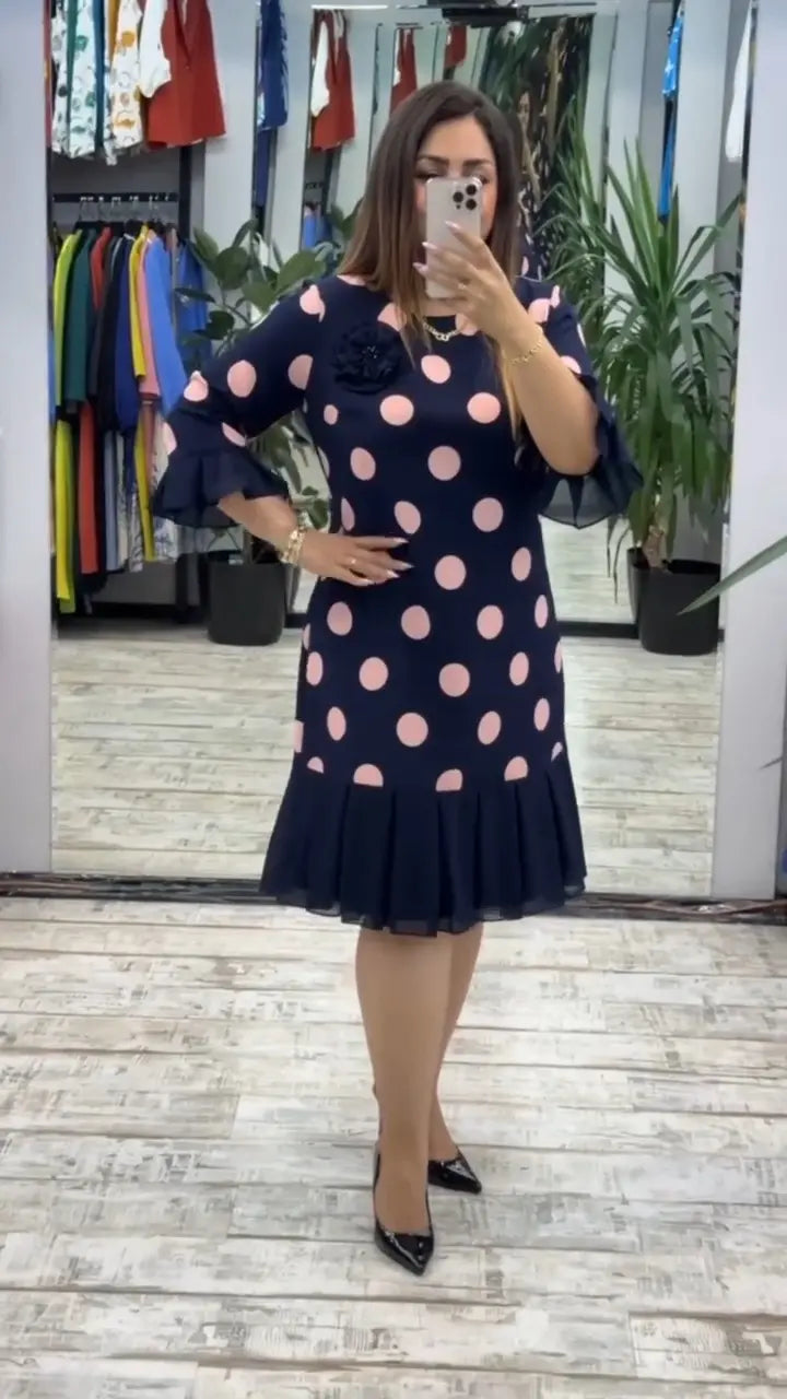 Jauna modes kleita, klasiska dizaina, eleganta un vienkārša.