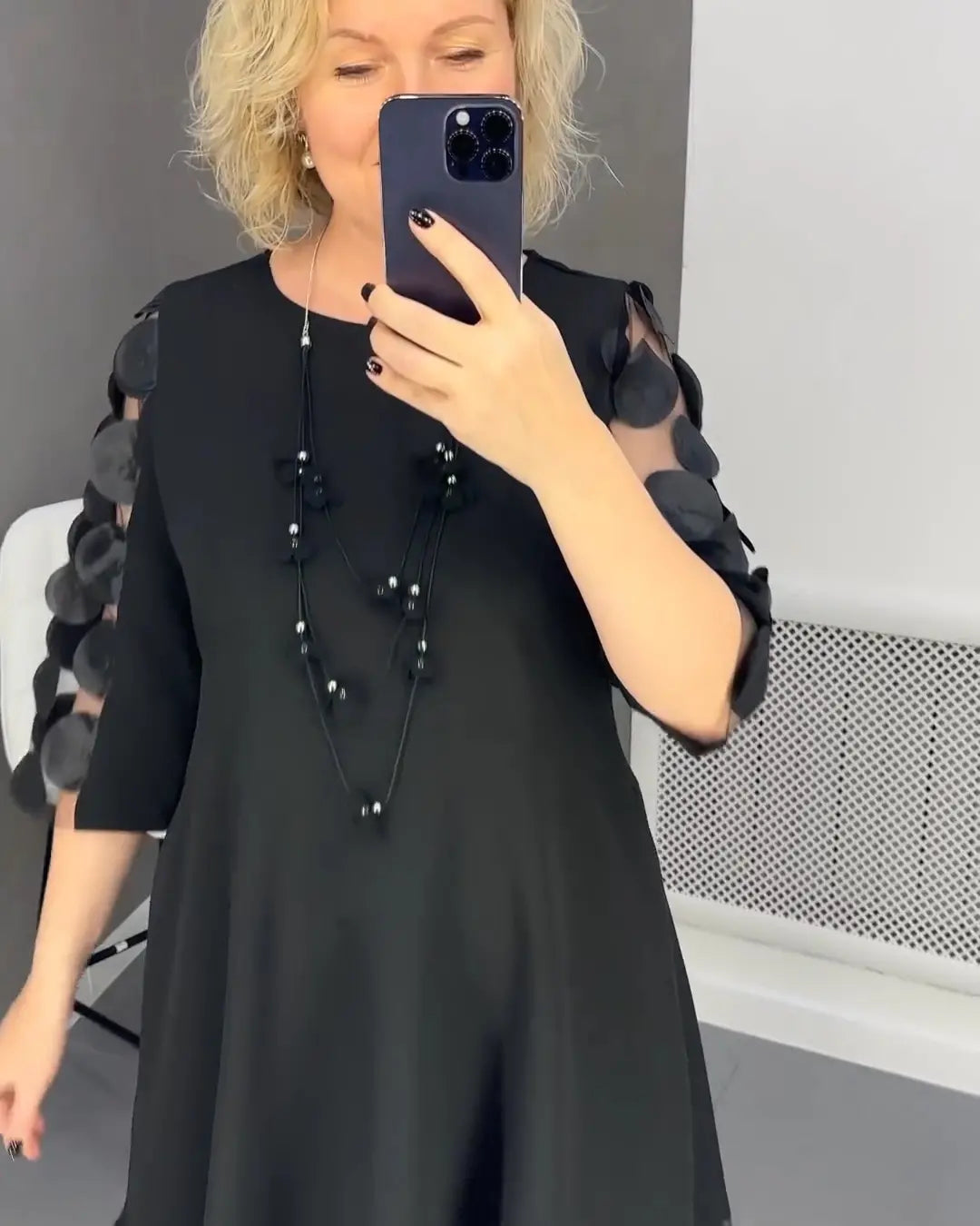 Skaista melna kleita