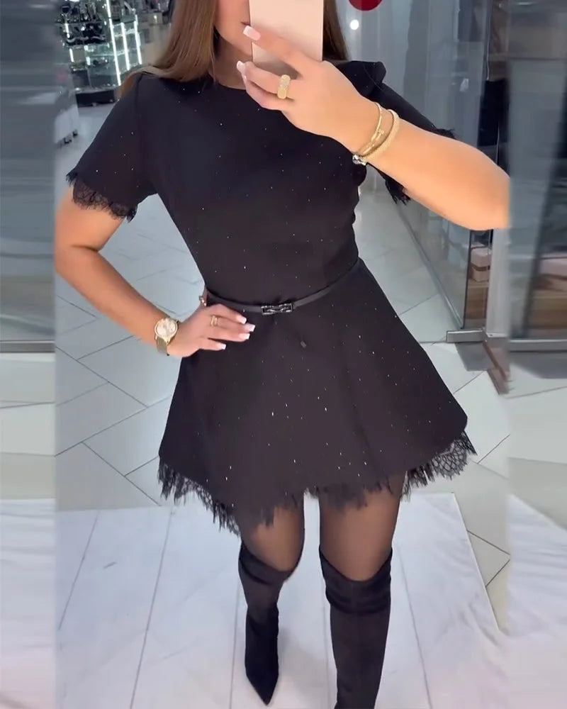 Eleganta, spīdīga mežģīņu sieviešu kleita