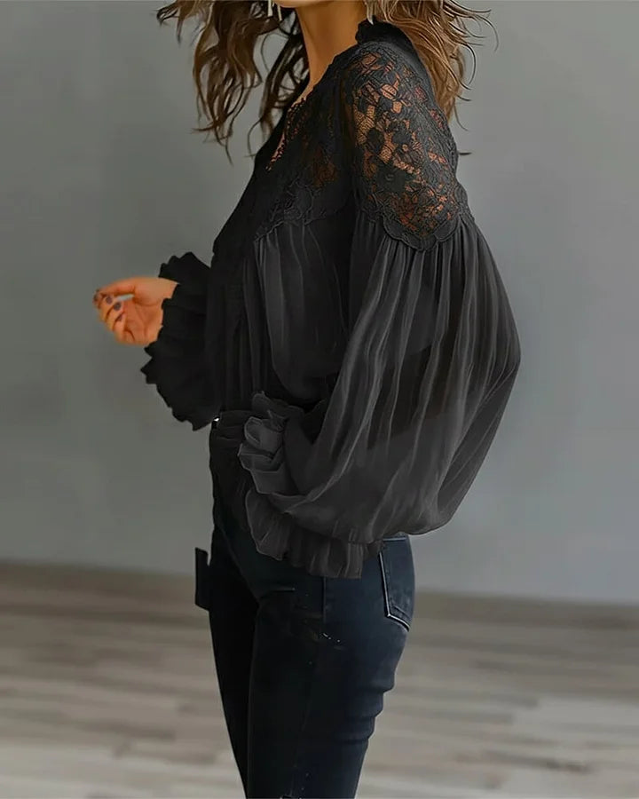 Mežģīņu blūze ar V veida kakla izgriezumu