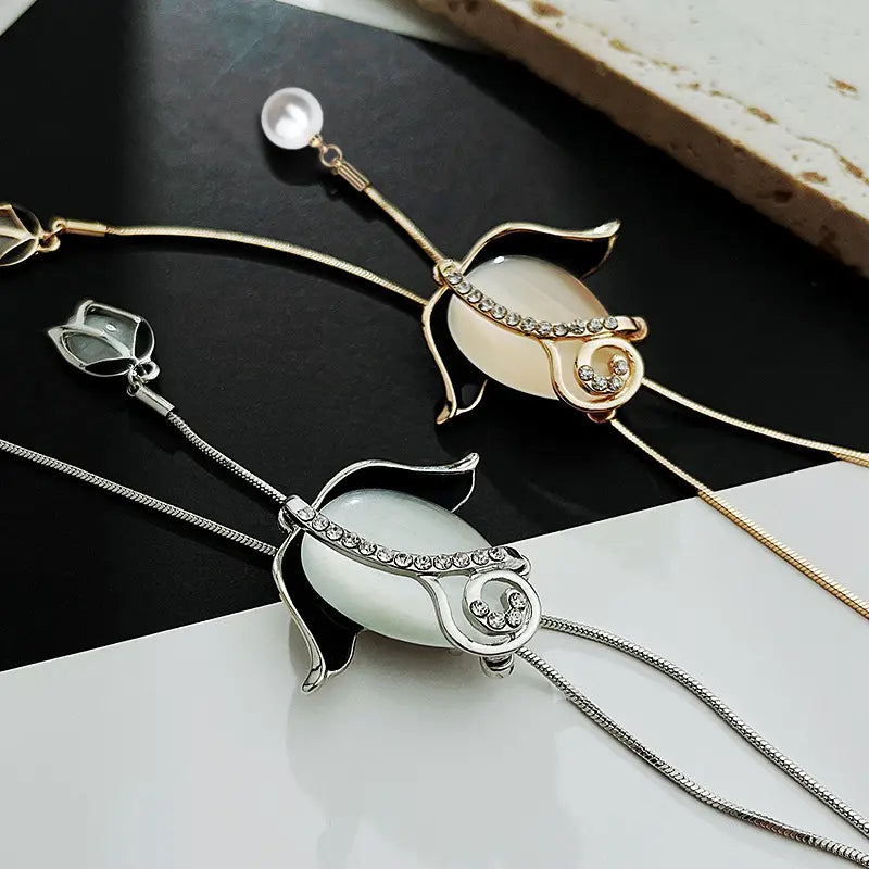 Kakla rotas tulpes no vara un kristāliem