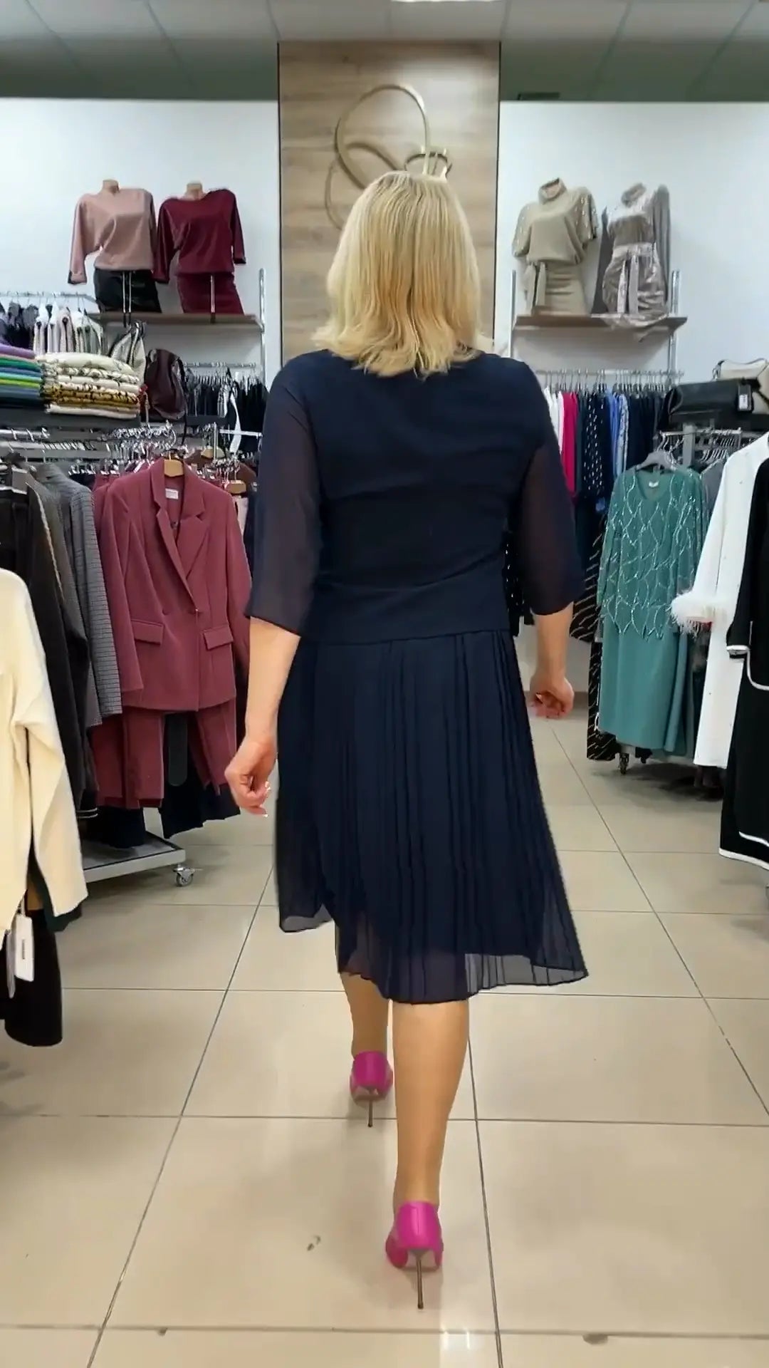 Krāšņa dāmu kleita visiem dzīves gadījumiem