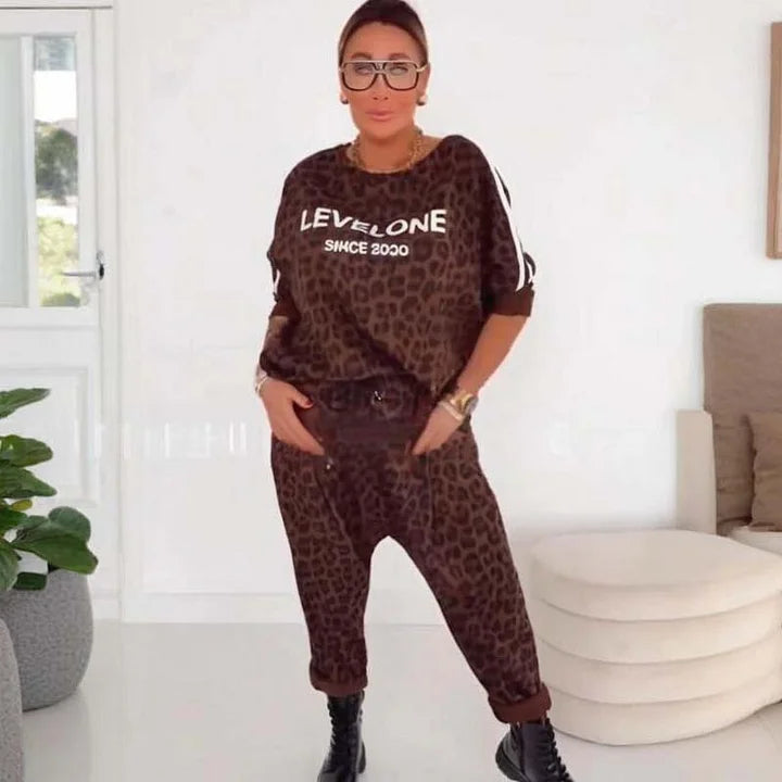 Elegantiškas moteriškas komplektas su leopardo raštu