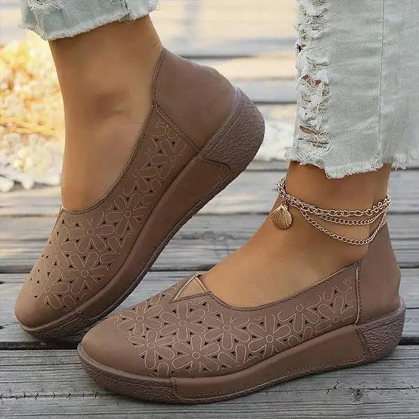 Sieviešu apavi ar ziedu apdruku