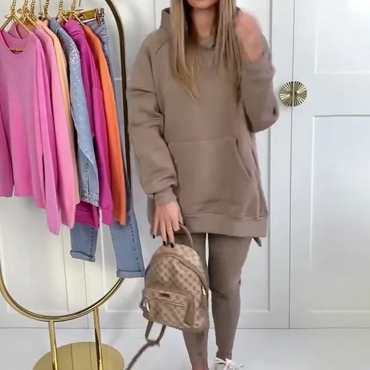 Stilīgs džemperis ar kapuci un bikses dāmām