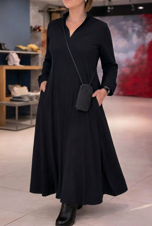 Kleita ar šķēlumiem sānos