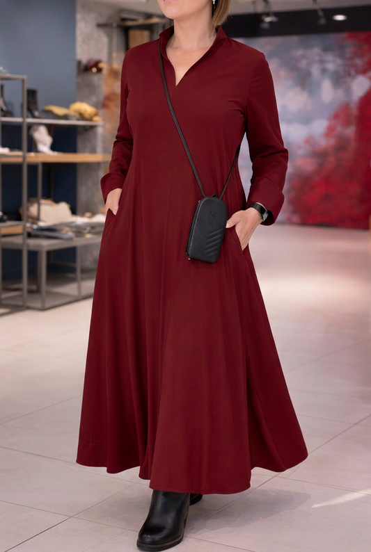 Kleita ar šķēlumiem sānos