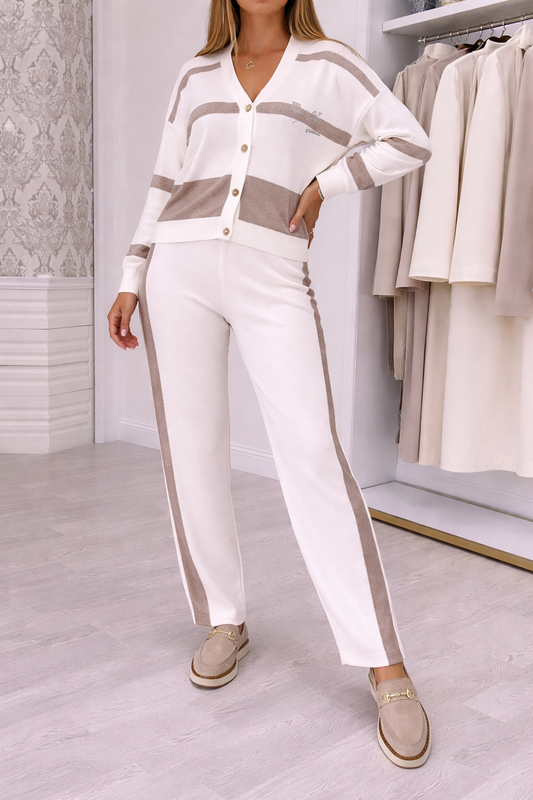 Madingas, kontrastingos spalvos megztas komplektas