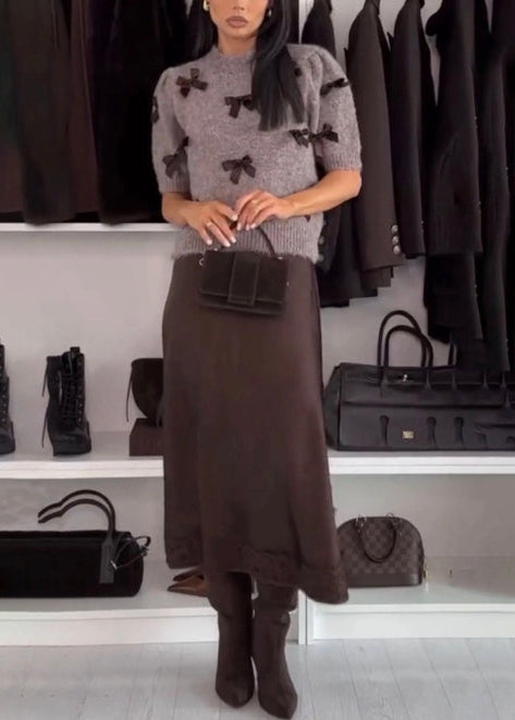 Elegants sieviešu kostīms ar lentītēm