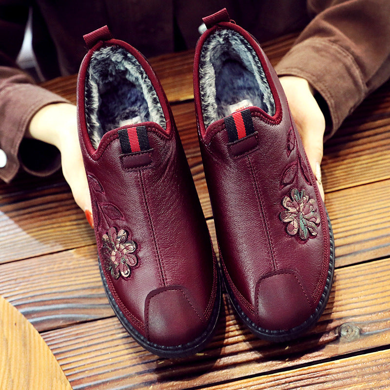 Silti izšuvumi apavi