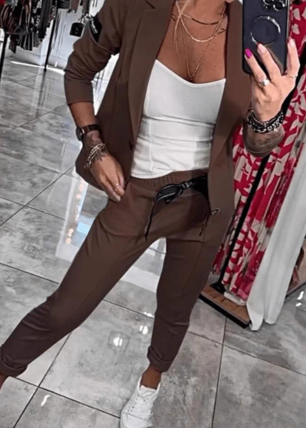 Rudens žakete un bikšu kostīms