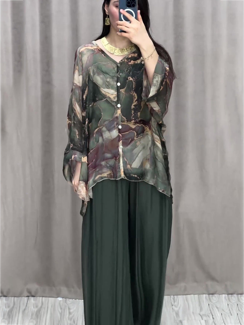 Divdaļīgs komplekts ar atšķirīgu rakstu