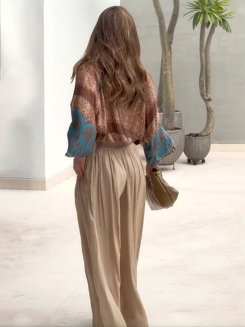 Divdaļīgs uzvalks ar platām biksēm