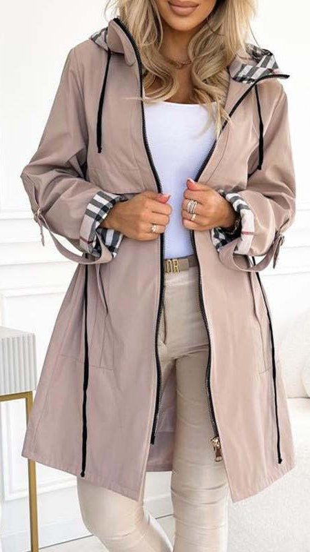 Moderns rudens mētelis pret lietu un vēju