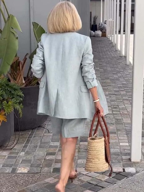 Sieviešu elegantu šortu un žaketes komplekts