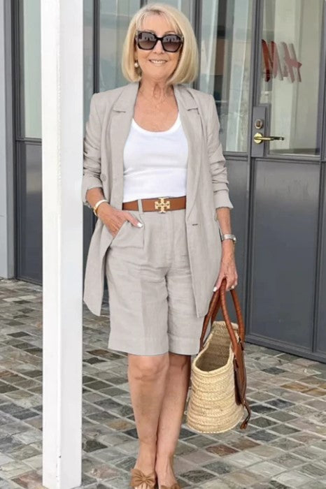 Sieviešu elegantu šortu un žaketes komplekts