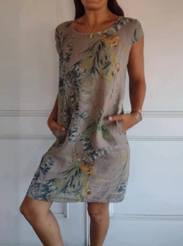 Sieviešu kleita ar rakstiem