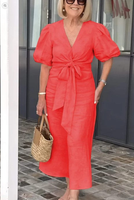 Sieviešu kleita ar uzpūstām piedurknēm