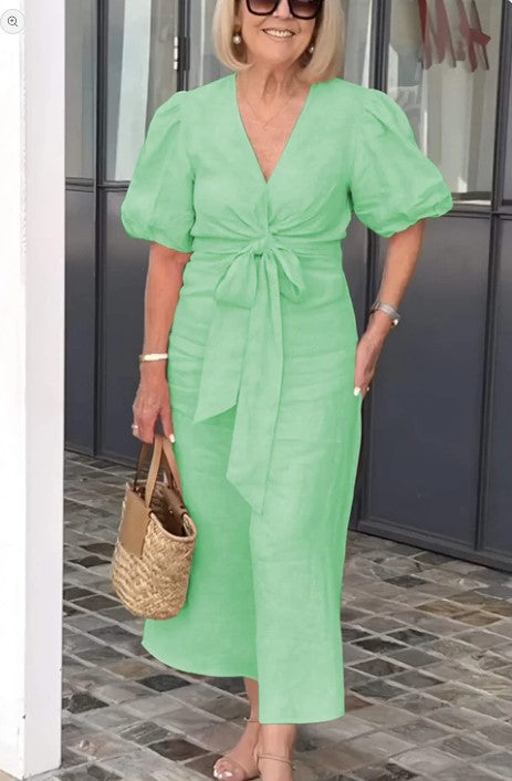 Sieviešu kleita ar uzpūstām piedurknēm