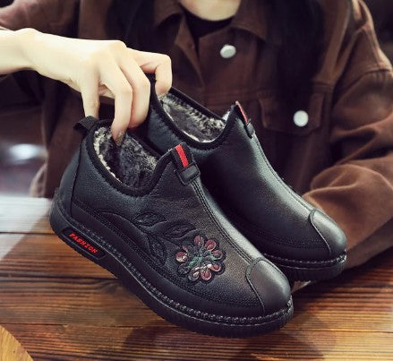 Silti izšuvumi apavi