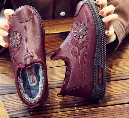 Silti izšuvumi apavi