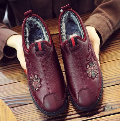 Silti izšuvumi apavi