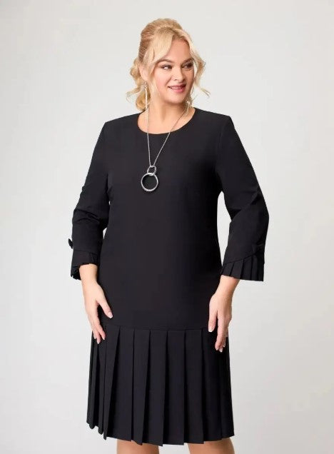 Kleita ar plisētu svārku