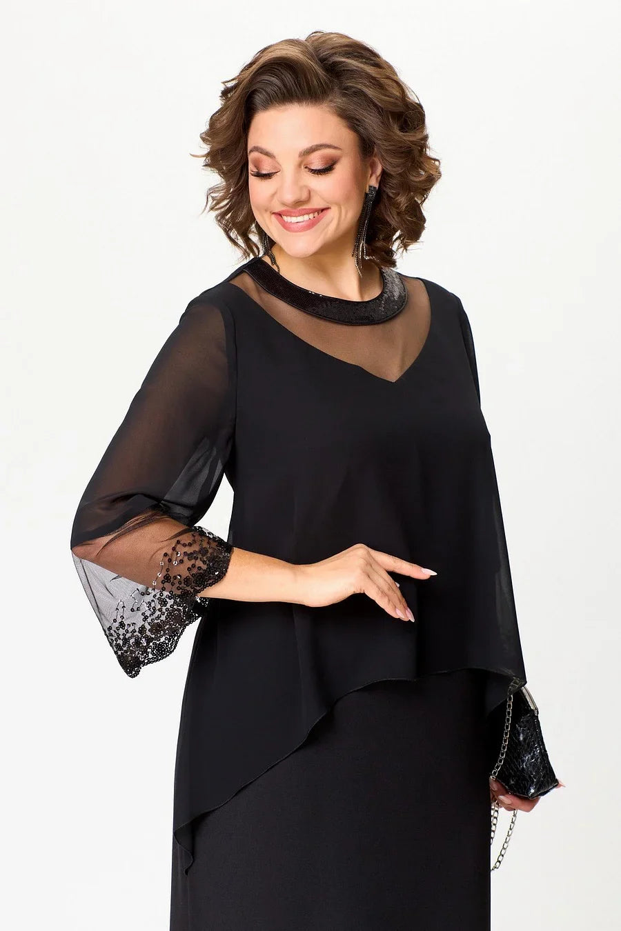 Melna, krāšņa un eleganta kleita