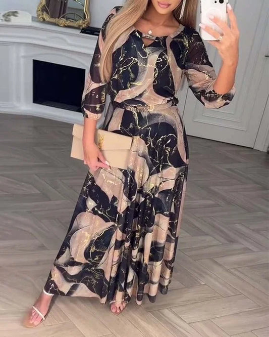 Eleganta kleita ar trīs ceturtdaļu piedurknēm