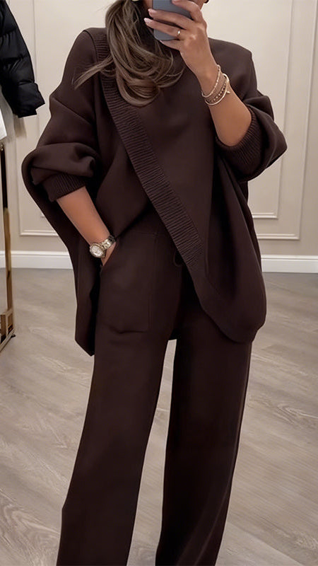 Sieviešu moderns trikotāžas komplekts ar augstu apkakli un platām biksēm