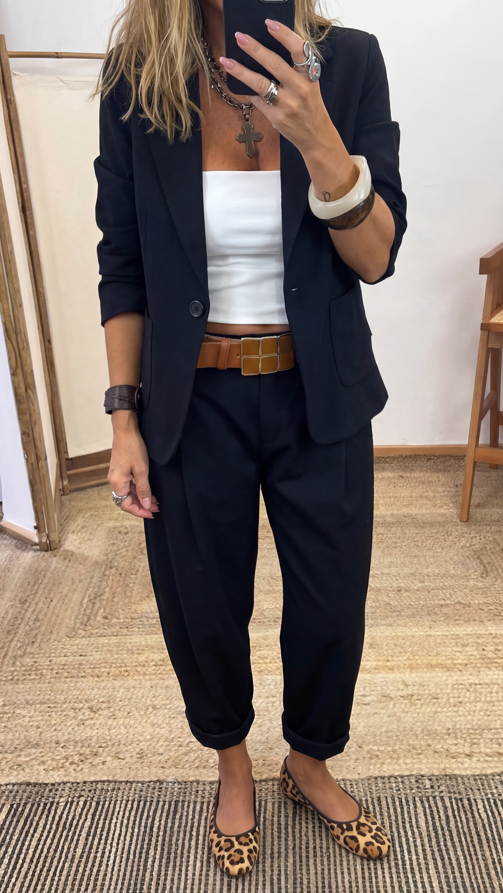 Sieviešu lietišķais uzvalks